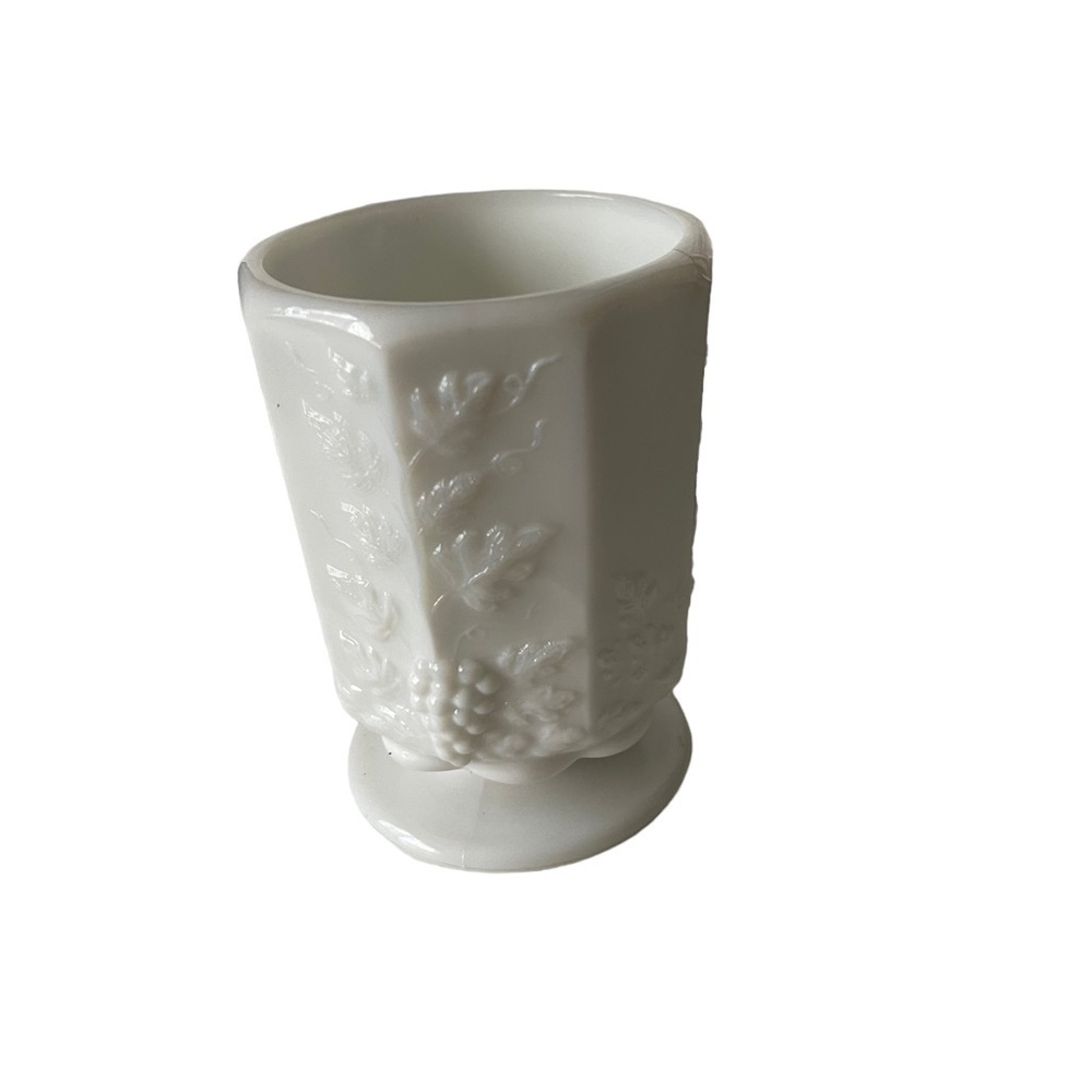 Milk Glass Tumber marked Westmoreland Grapes and leaves, vintage